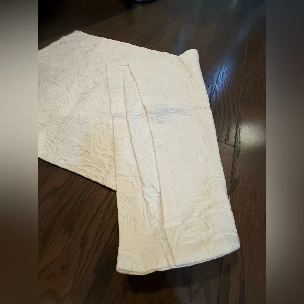 FRONTGATE 2 Matelasse White KING Pillow Shams